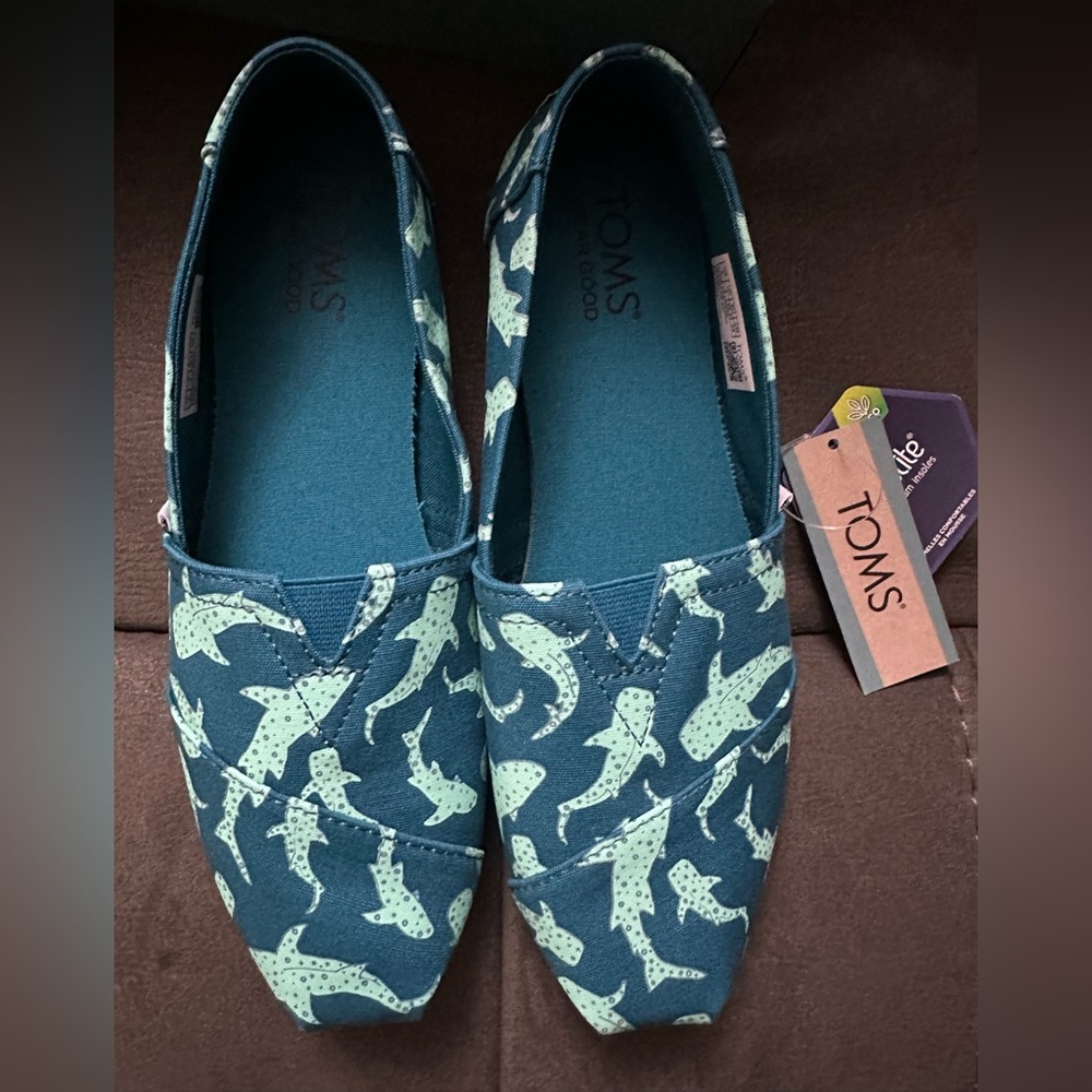 TOMS Alpargata slip-on shoes with a glow-in-the-dark starry shark pattern Size 6